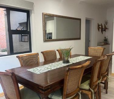 Waverley Apartment | 2 Bedroom Apartment in Waverley, Bloemfontein