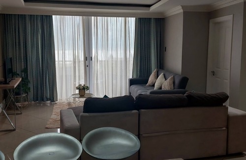 Durban Point Apartment | 2-bedroom apartment in charming Durban Waterfront with beach and harbour views