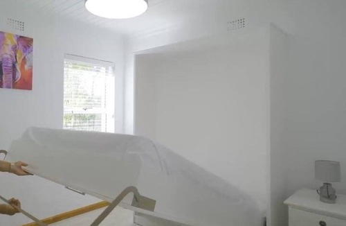 Constantia House | 2 Bedroom Apartment with Pool Access