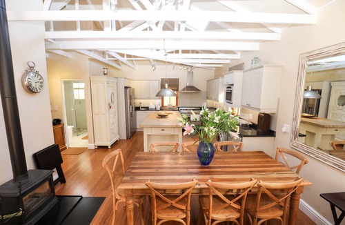 Constantia Cottage | 2 Bedroom Cottage, spacious open plan living area in the heart of Constantia