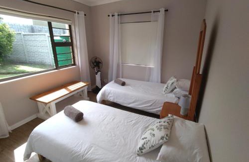 Amatola Coastal Apartment | 2 Bedroom Guest Suite at A-frame Glengariff Beach