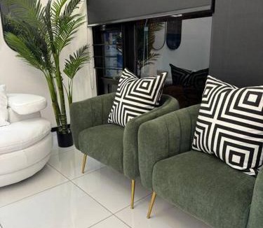 Douglasdale Apartment | 2 Bedroom Near Monte Casino
