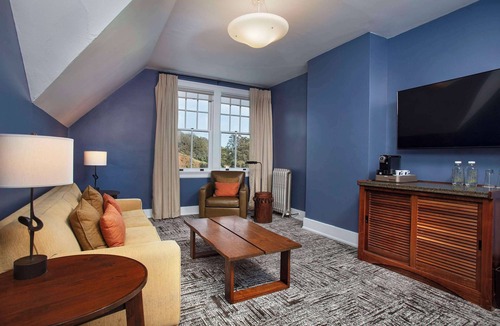 Sausalito Hotel | 2-Bedroom Suite at a 4.5⭐️ Hotel