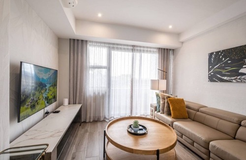 Menlyn Apartment | 2 bedroom with en suit Pretoria