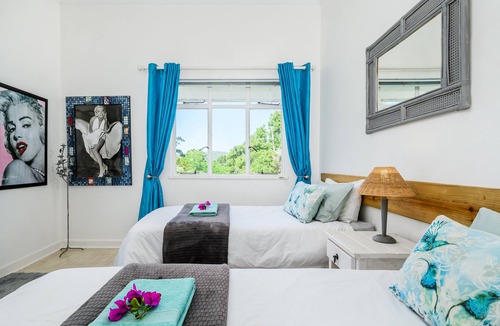 Port Elizabeth House | 2-Bedrooms*Spacious*Balcony*VIEWS*En-Suite Bathroom* 43" Flatscreen TV NETFLIX