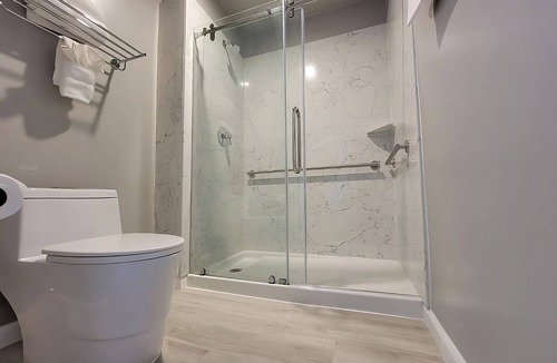 Newhall Hotel | 2 Chic Decor Units, FREE Parking! Minutes to Municipal Rose Garden!