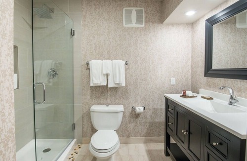 Barron Park Hotel | 2 Comfortable Room with Heated Pool, Free Breakfast & Parking in Palo Alto