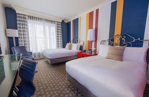 Theater District Hotel | 2 Contemporary Rooms w/Double Beds a Mile from Union Square - Pet-friendly