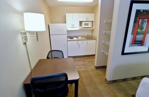 South Natomas Apartment | 2 Full Beds | Mobil Access Tub Nsmk Kitchen