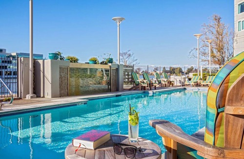Redwood Shores Hotel | 2 Junior King Suite at Grand Bay San Francisco Hotel, Onsite Pool & Pets Allowed