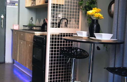 Greater Johannesburg Metropolitan Area Apartment | 2 Minutes Away From The Maboneng Precinct