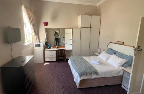 King William's Town House | 2 Oaks Guest House