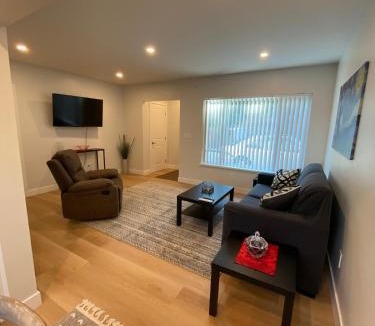 Palo Alto Apartment | 2 Palo Alto - Fully Furnished with Parking, Laundry, AC, Private