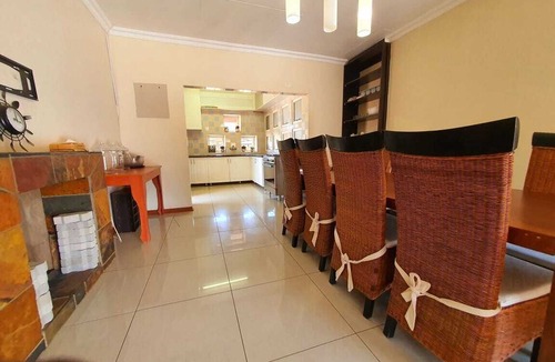 Mahikeng House | 2 people Room in one of the select guesthouses in Mahikeng