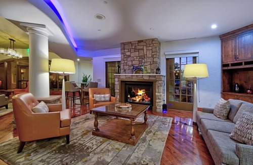 Los Gatos Hotel | 2 Relaxing Room with Pool, Pets Allowed & Free Parking in Los Gatos