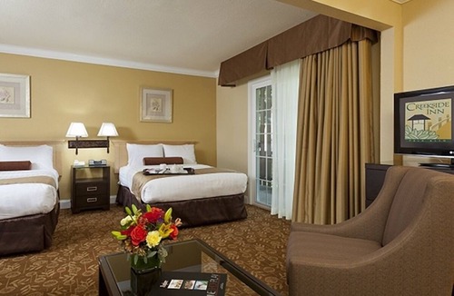 Barron Park Hotel | 2 Spacious Room with Free Breakfast, Heated Pool & Parking Near Stanford