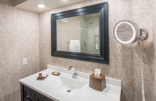 Barron Park Hotel | 2 Spacious Room with Free Breakfast, Heated Pool & Parking Near Stanford