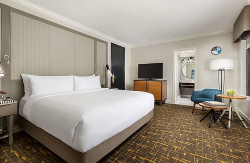 Lower Nob Hill Hotel | 2 Standard Queen Rooms at Stanford Court Hotel