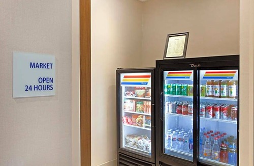 Oakland Hotel | 2-Star Hotel ∙ Holiday Inn Express & Suites Oakland - Airport, an IHG Hotel