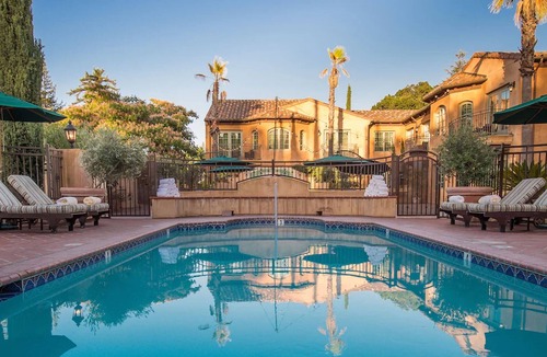 Los Gatos Hotel | 2 Stylish Room with Outdoor Pool, Balcony & Free Parking in Santa Cruz