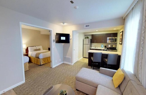 Newark Hotel | 2 Suite Perfect for Couples Exploring Silicon Valley | Free Breakfast