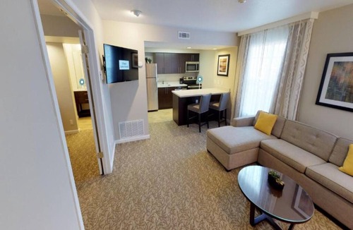 Newark Hotel | 2 Suite Perfect for Couples Exploring Silicon Valley | Free Breakfast