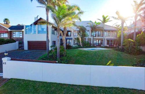 Jeffreys Bay Bed & Breakfast | 20 m² Bed and breakfast ∙ 2 bedrooms ∙ 4 guests