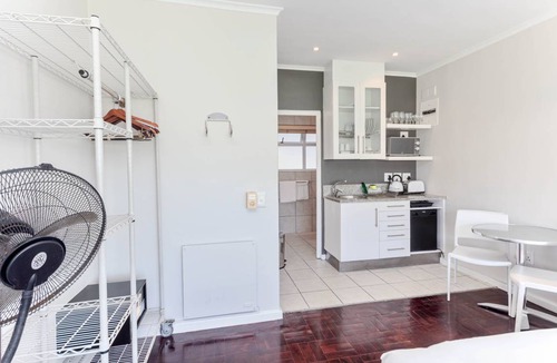 Mouille Point Apartment | 20 m² Studio flat ∙ 1 bedroom ∙ 2 guests