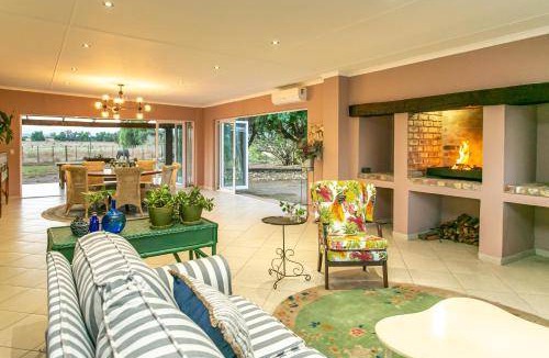 Oudtshoorn Apartment | 200 m² Apartment ∙ 3 bedrooms ∙ 6 guests