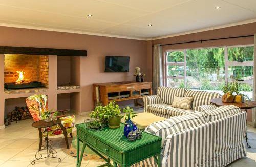 Oudtshoorn Apartment | 200 m² Apartment ∙ 3 bedrooms ∙ 6 guests