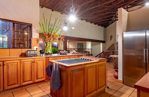 Hazyview Cabin | 200 m² Lodge ∙ 6 bedrooms ∙ 12 guests