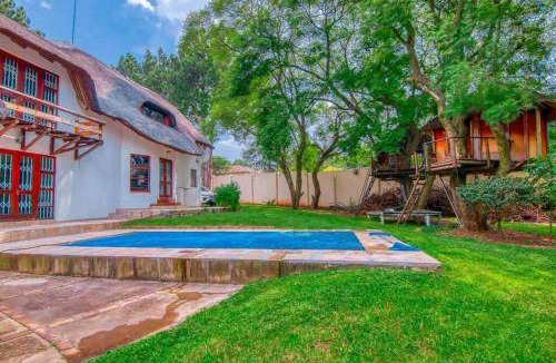 Greater Johannesburg Metropolitan Area Villa | 2000 m² Villa ∙ 3 bedrooms ∙ 6 guests