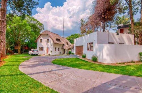Greater Johannesburg Metropolitan Area Villa | 2000 m² Villa ∙ 3 bedrooms ∙ 6 guests
