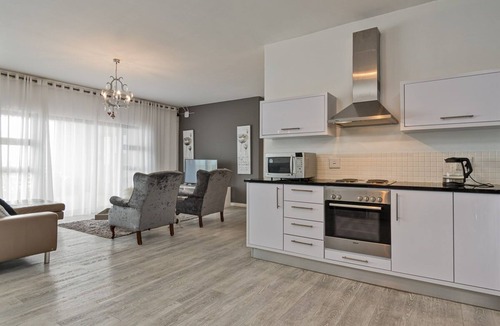 Century City Apartment | 200sqm Top Floor apartment, 3 bedrooms 3 bathroom apartment in Cape Town