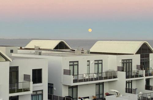 Big Bay Apartment | 209 Azure