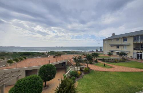 Lagoon Beach Apartment | 215 Sea View