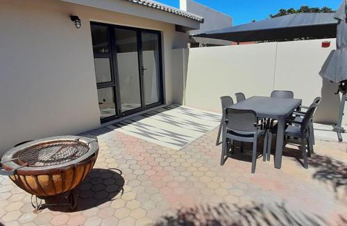 Hartenbos House | 22 on Port Natal Hartenbos