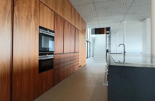 Mountainside Villa | '22 Protea' - Luxury, Style and Elegance - Sleeps 12 in 6 En-suite Bedrooms