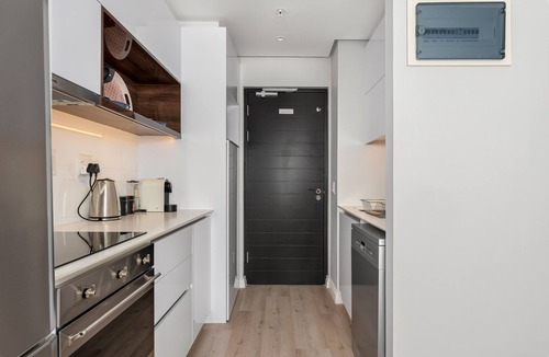 Cape Town City Centre Apartment | 22nd Floor Apartment With Mountain Views