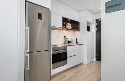 Cape Town City Centre Apartment | 22nd Floor Apartment With Mountain Views