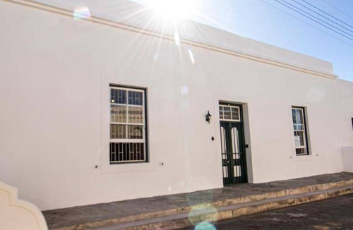 Graaff-Reinet Apartment | 238 m² Apartment ∙ 2 bedrooms ∙ 4 guests