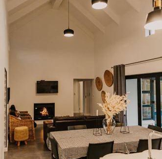Robertson House | 238 m² House ∙ 3 bedrooms ∙ 6 guests