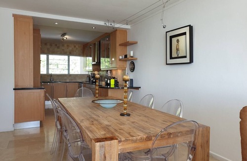 Gordons Bay Central Apartment | '24 Gordonia' - Spacious Condo, Sleeps 7, Easy Beach Access and Ocean Views