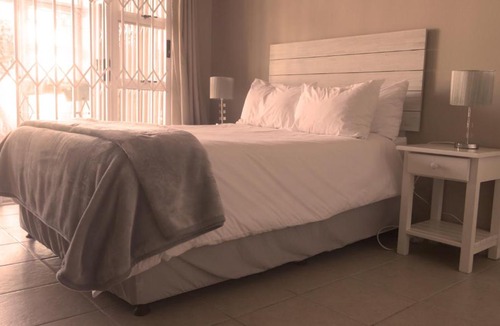 Pollok Beach Villa | 24 Summerseas