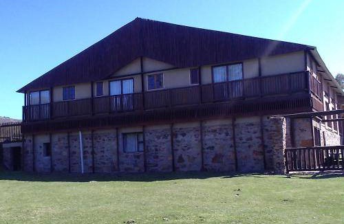 Kareedouw House | 240 m² Farmhouse ∙ 4 bedrooms ∙ 13 guests