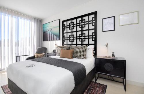 Kareeberg Apartment | 246 at 1ROSEBANK Executive Apartment