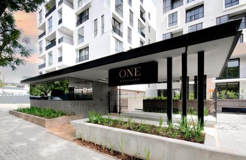Kareeberg Apartment | 246 at 1ROSEBANK Executive Apartment