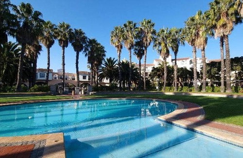 Century City Apartment | 250 m² Apartment ∙ 3 bedrooms ∙ 6 guests