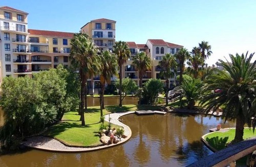 Century City Apartment | 250 m² Apartment ∙ 3 bedrooms ∙ 6 guests