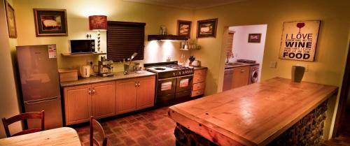 Nottingham Road House | 250 m² Farmhouse ∙ 2 bedrooms ∙ 4 guests